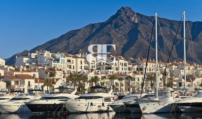 Garage - Herverkoop - Marbella -
                Puerto Banús