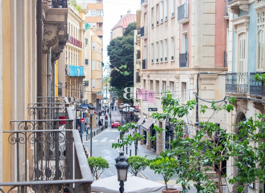 Herverkoop - apartment -
Alicante - Center