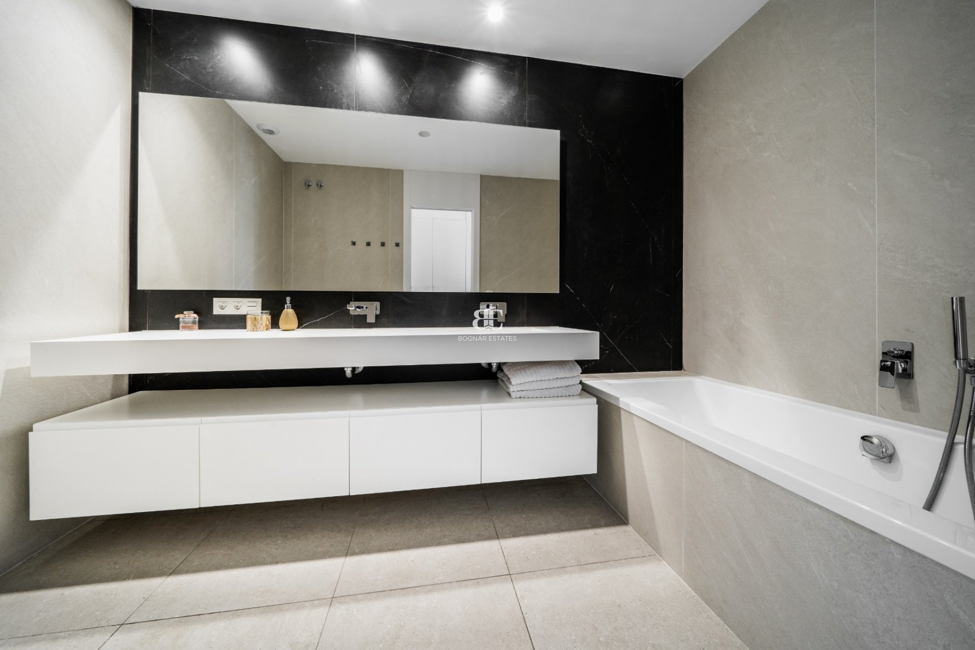 Herverkoop - apartment -
Benahavis - La Quinta