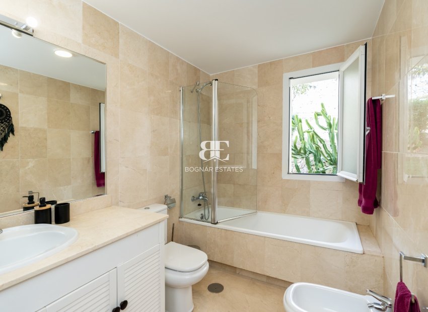 Herverkoop - apartment -
Benahavis - La Quinta