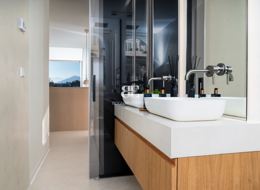Herverkoop - apartment -
Benahavis - La Quinta