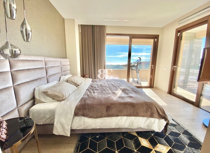 Herverkoop - apartment -
Benahavis - La Quinta