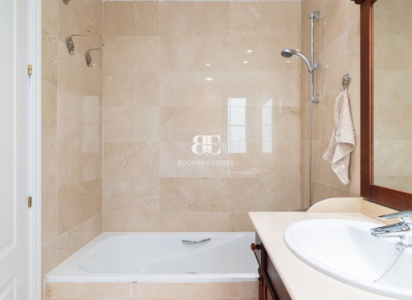 Herverkoop - apartment -
Benahavis - Los Arqueros