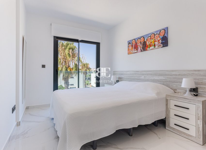 Herverkoop - apartment -
Guardamar del Segura - El Raso