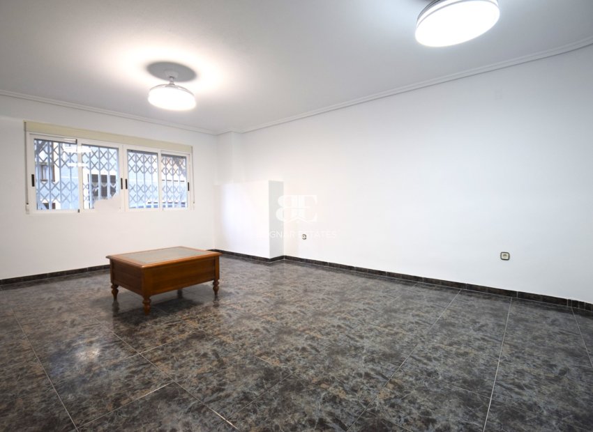 Herverkoop - apartment -
Guardamar del Segura - Pueblo