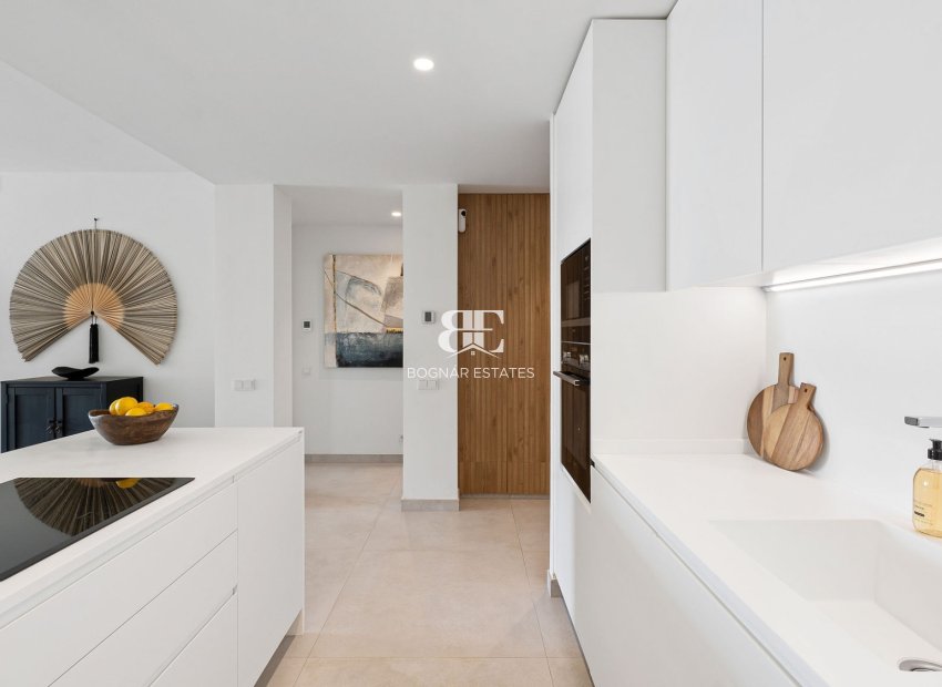 Herverkoop - apartment -
Marbella - Elviria