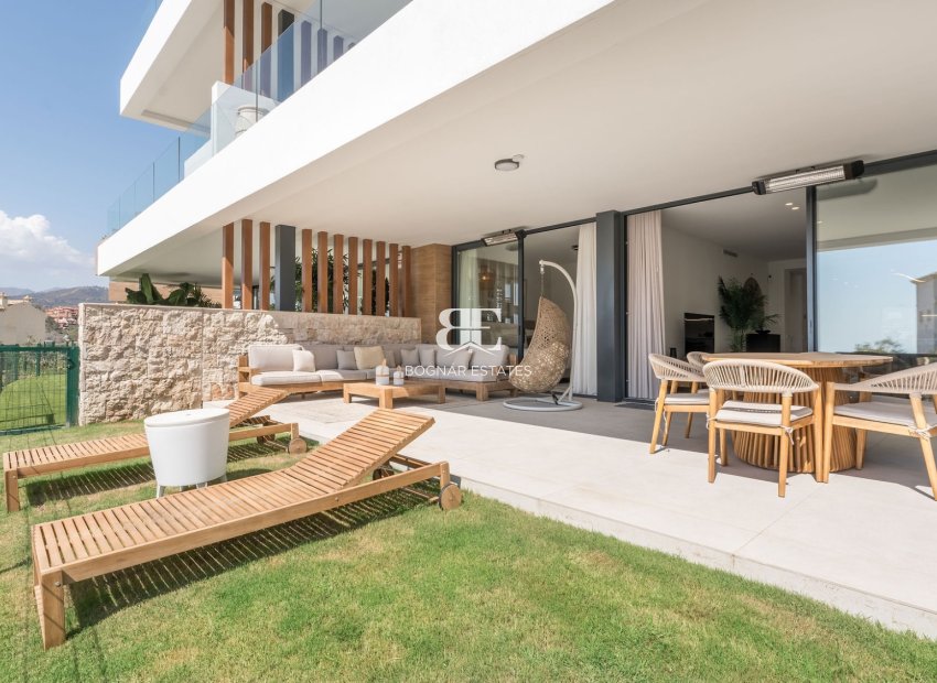 Herverkoop - apartment -
Marbella - Elviria