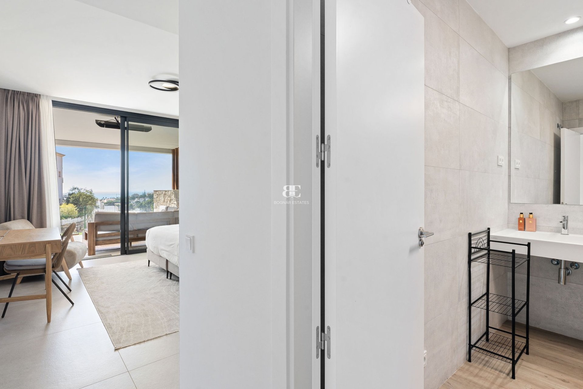Herverkoop - apartment -
Marbella - Elviria