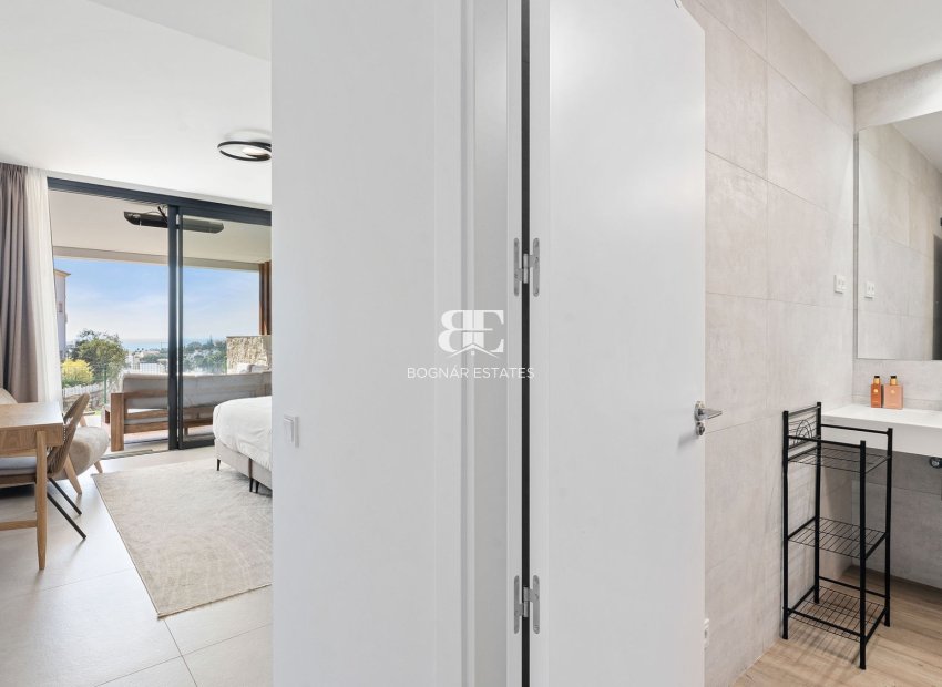 Herverkoop - apartment -
Marbella - Elviria