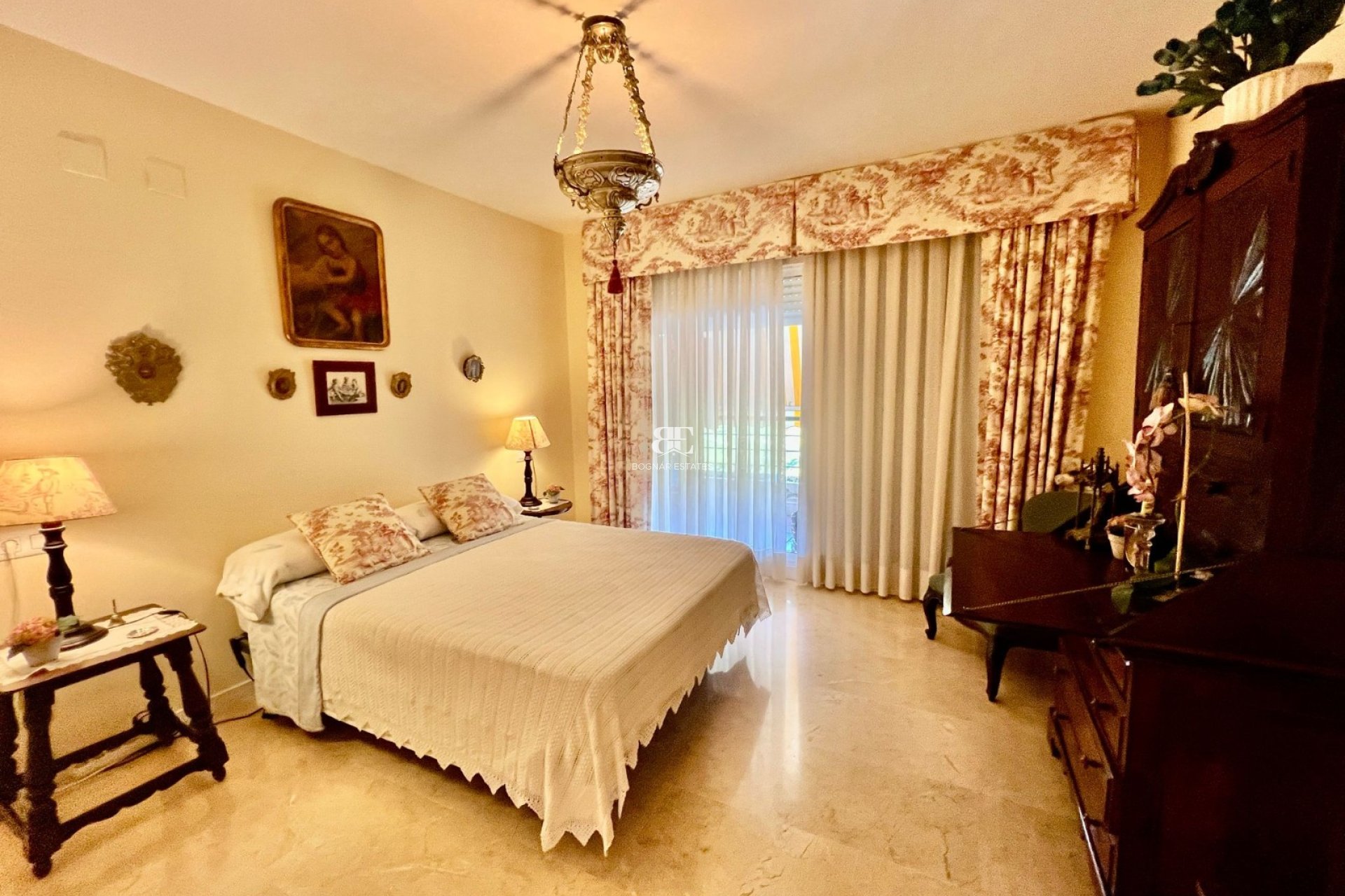 Herverkoop - apartment -
Marbella - Guadalmina Alta