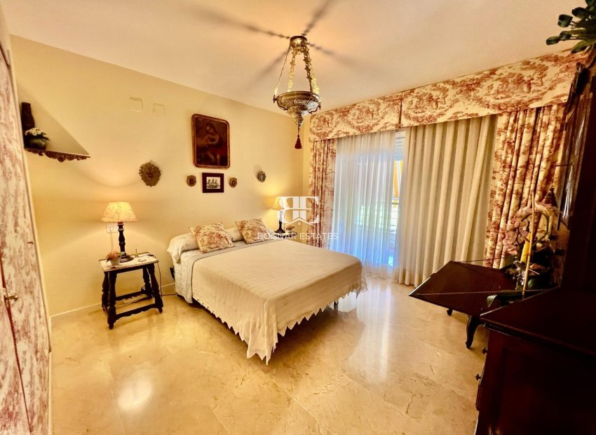 Herverkoop - apartment -
Marbella - Guadalmina Alta