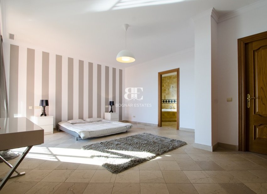 Herverkoop - apartment -
Marbella - La Mairena