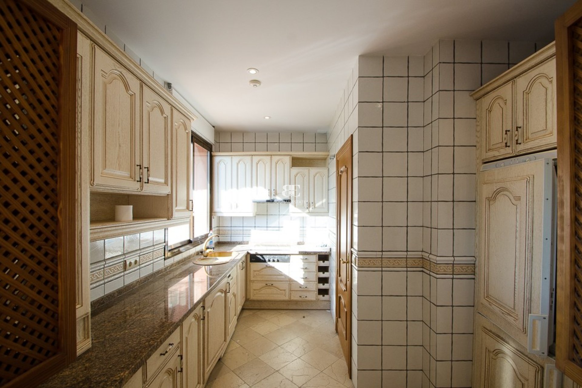 Herverkoop - apartment -
Marbella - La Mairena