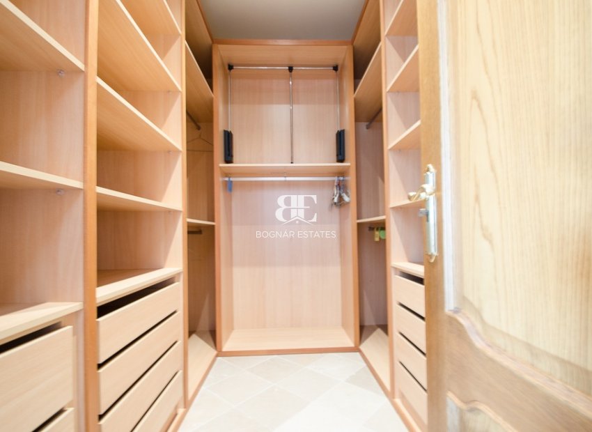 Herverkoop - apartment -
Marbella - La Mairena