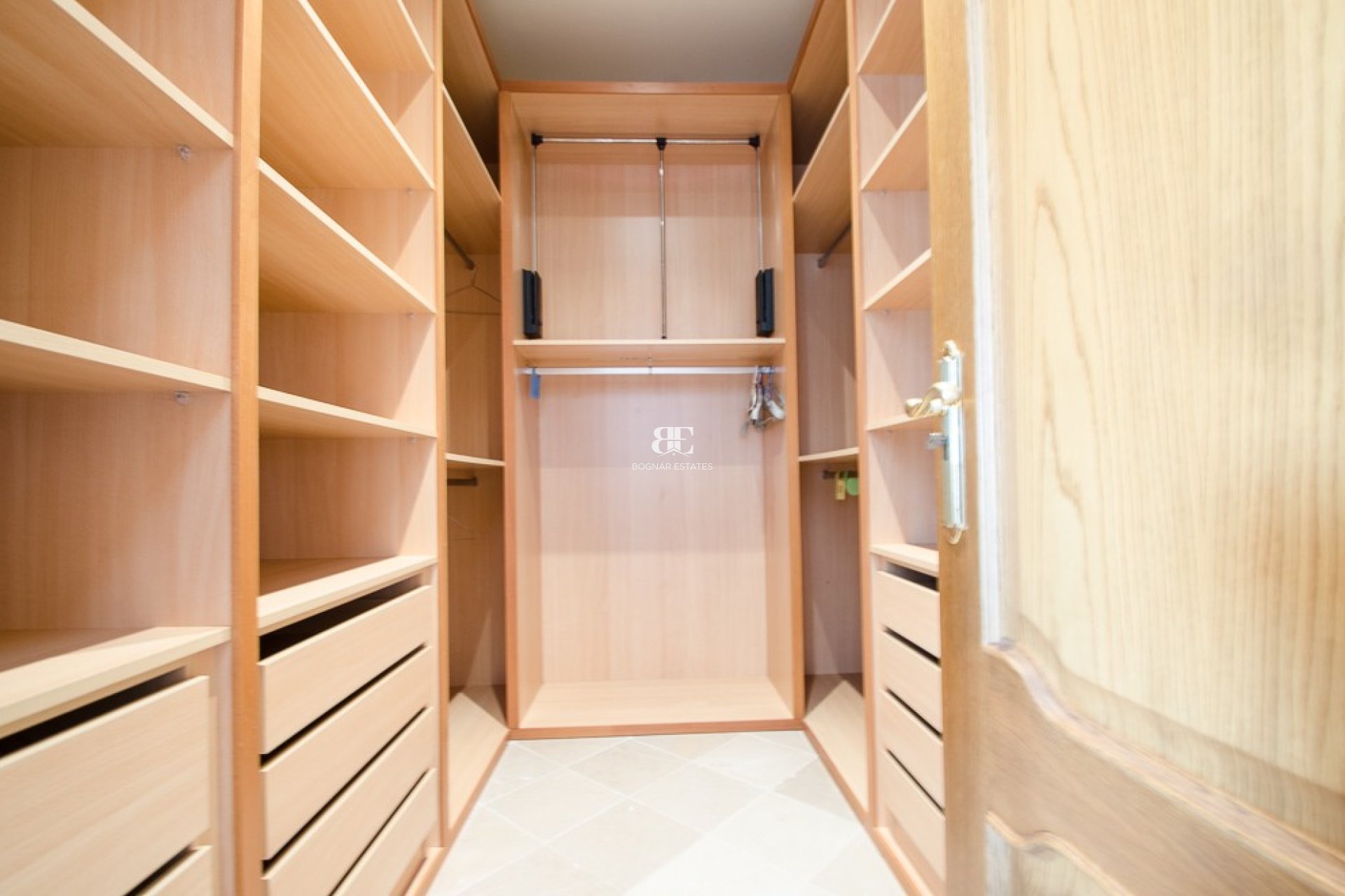 Herverkoop - apartment -
Marbella - La Mairena
