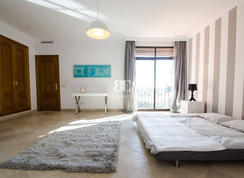 Herverkoop - apartment -
Marbella - La Mairena