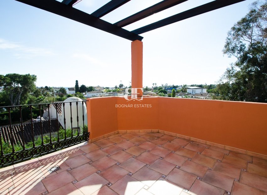 Herverkoop - apartment -
Marbella - La Mairena