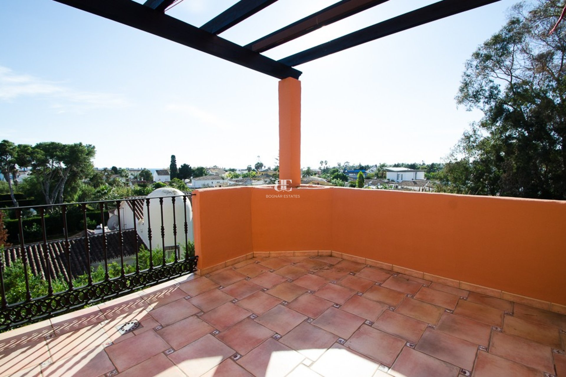 Herverkoop - apartment -
Marbella - La Mairena