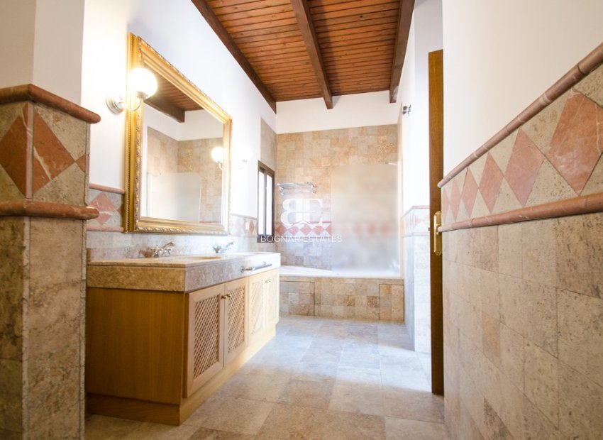 Herverkoop - apartment -
Marbella - La Mairena