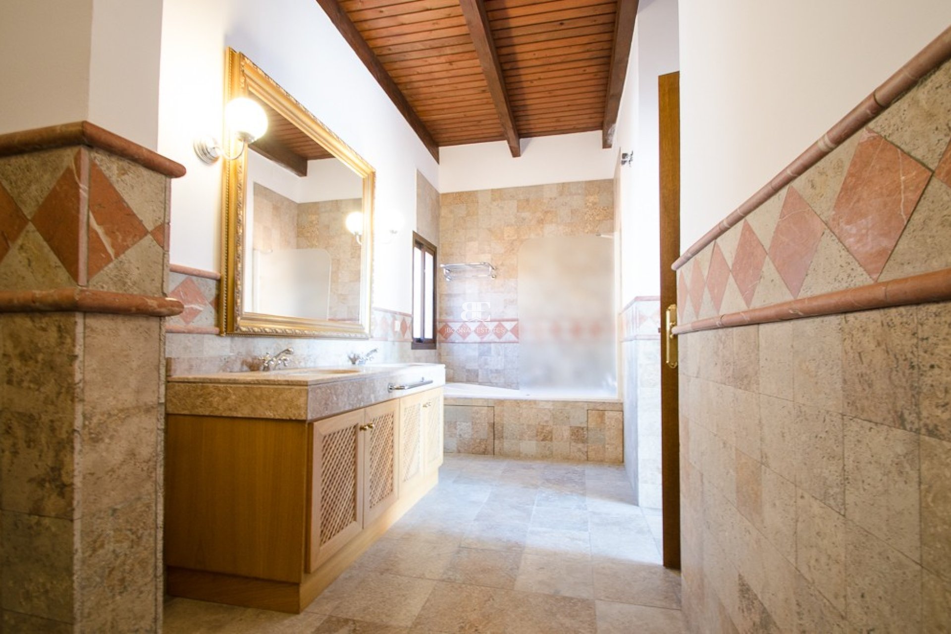Herverkoop - apartment -
Marbella - La Mairena