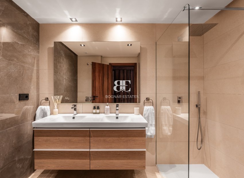 Herverkoop - apartment -
Marbella - Nueva Andalucía