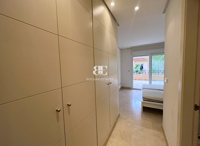 Herverkoop - apartment -
Marbella - Nueva Andalucía