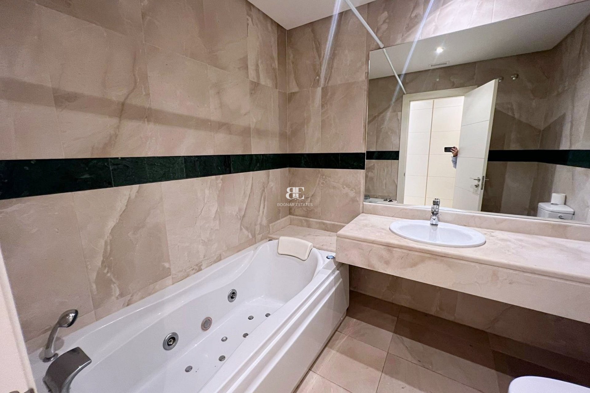 Herverkoop - apartment -
Marbella - Nueva Andalucía