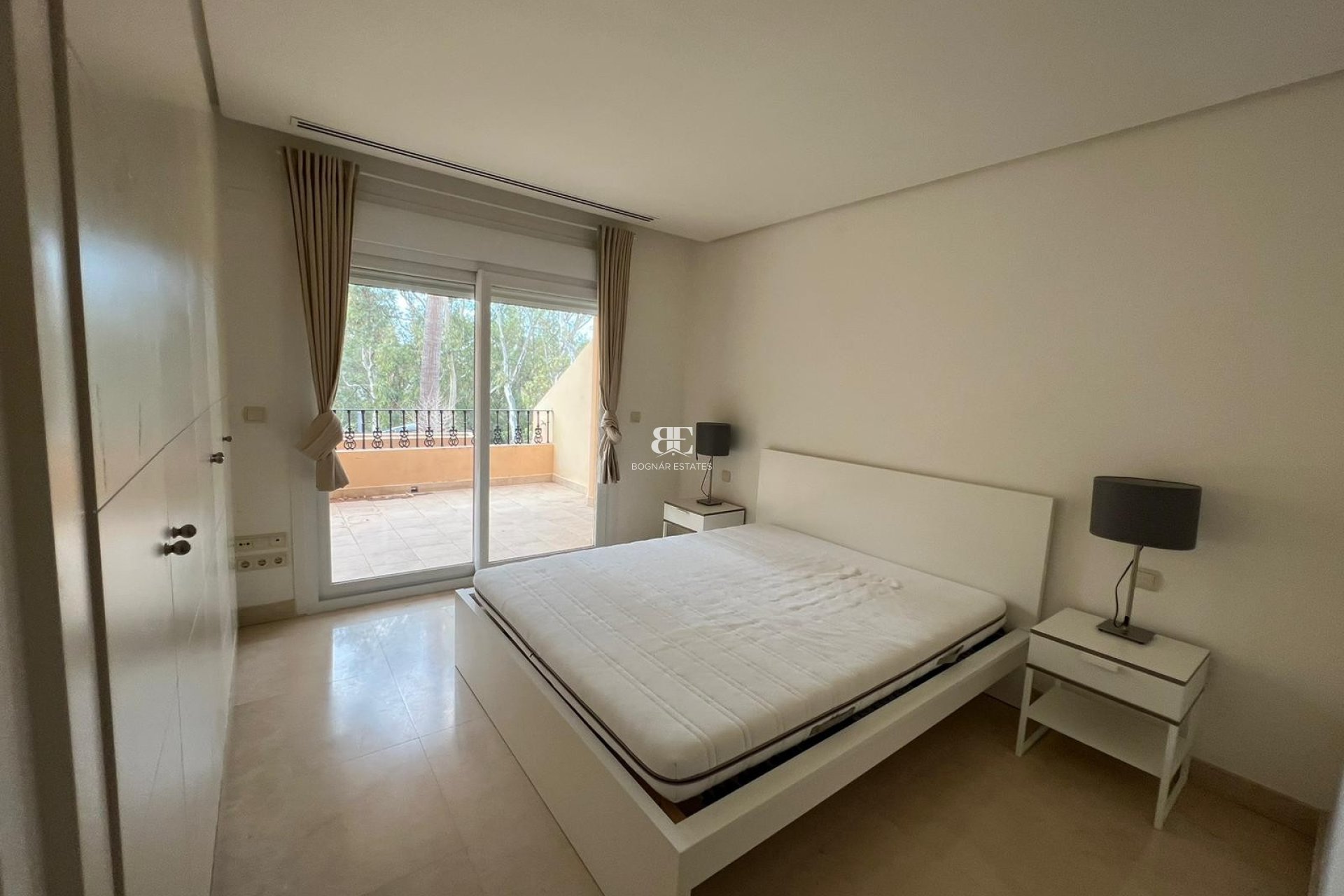 Herverkoop - apartment -
Marbella - Nueva Andalucía