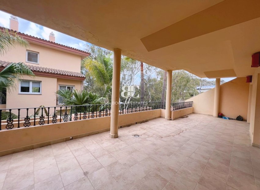 Herverkoop - apartment -
Marbella - Nueva Andalucía