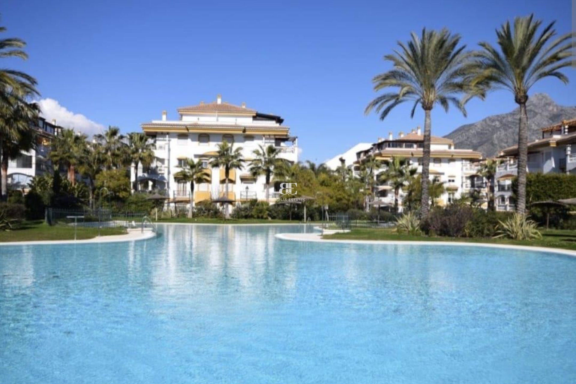 Herverkoop - apartment -
Marbella - Nueva Andalucía