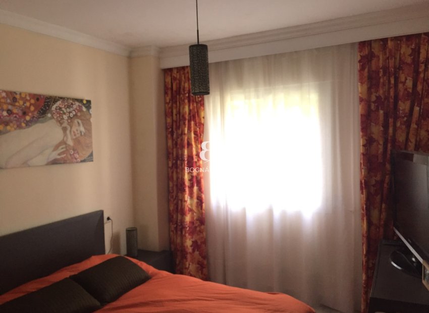 Herverkoop - apartment -
Marbella - Nueva Andalucía