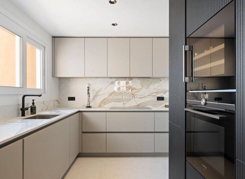 Herverkoop - apartment -
Marbella - Nueva Andalucía