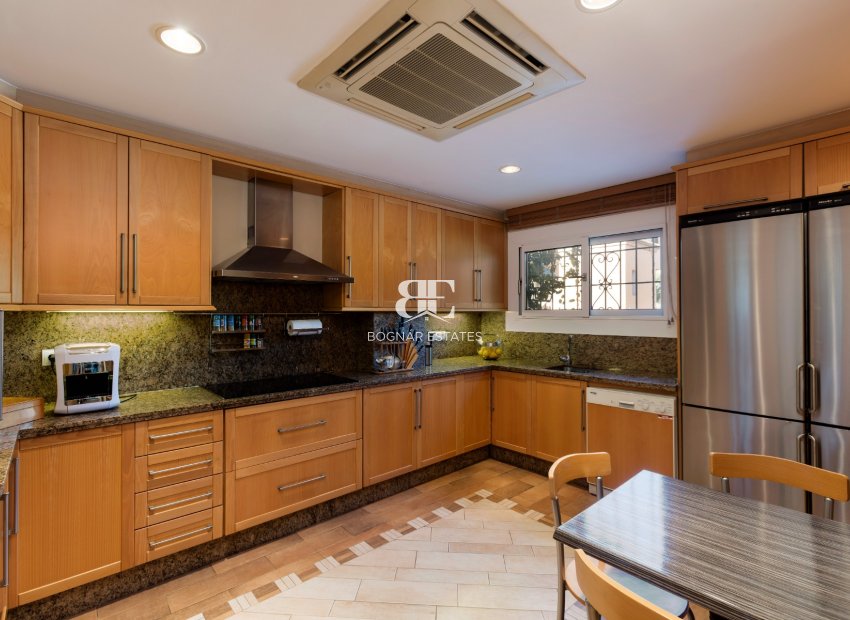Herverkoop - apartment -
Marbella - Nueva Andalucía