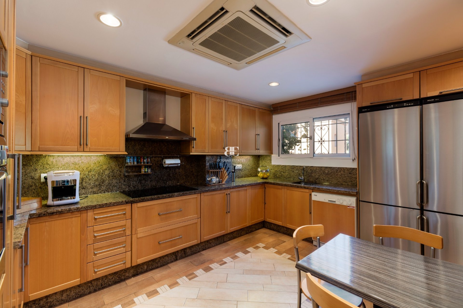 Herverkoop - apartment -
Marbella - Nueva Andalucía