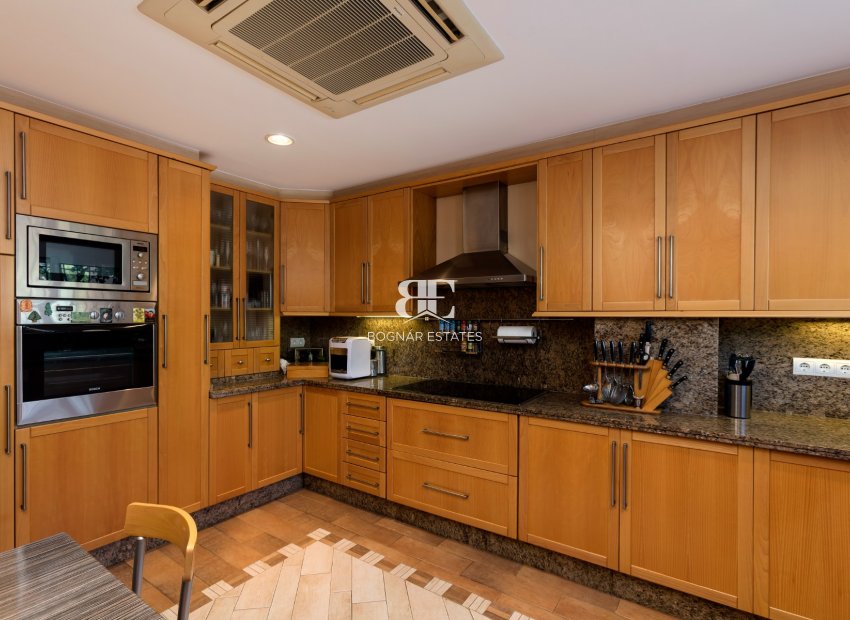 Herverkoop - apartment -
Marbella - Nueva Andalucía