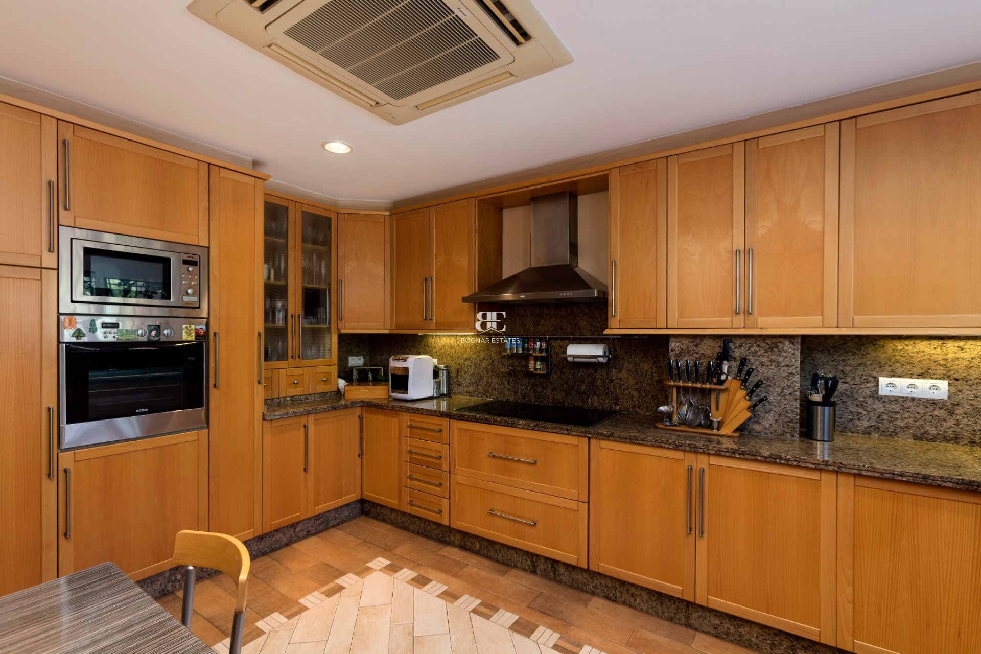 Herverkoop - apartment -
Marbella - Nueva Andalucía