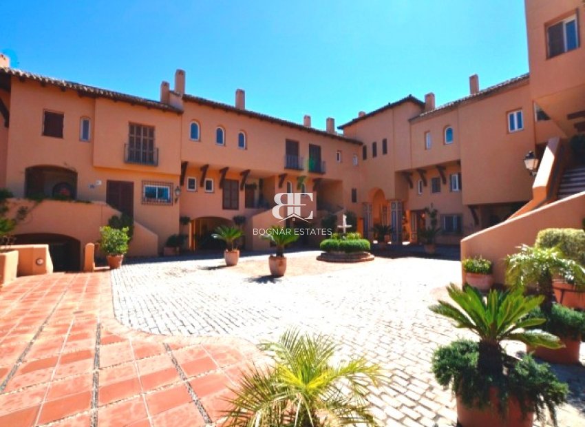 Herverkoop - apartment -
Marbella - Nueva Andalucía