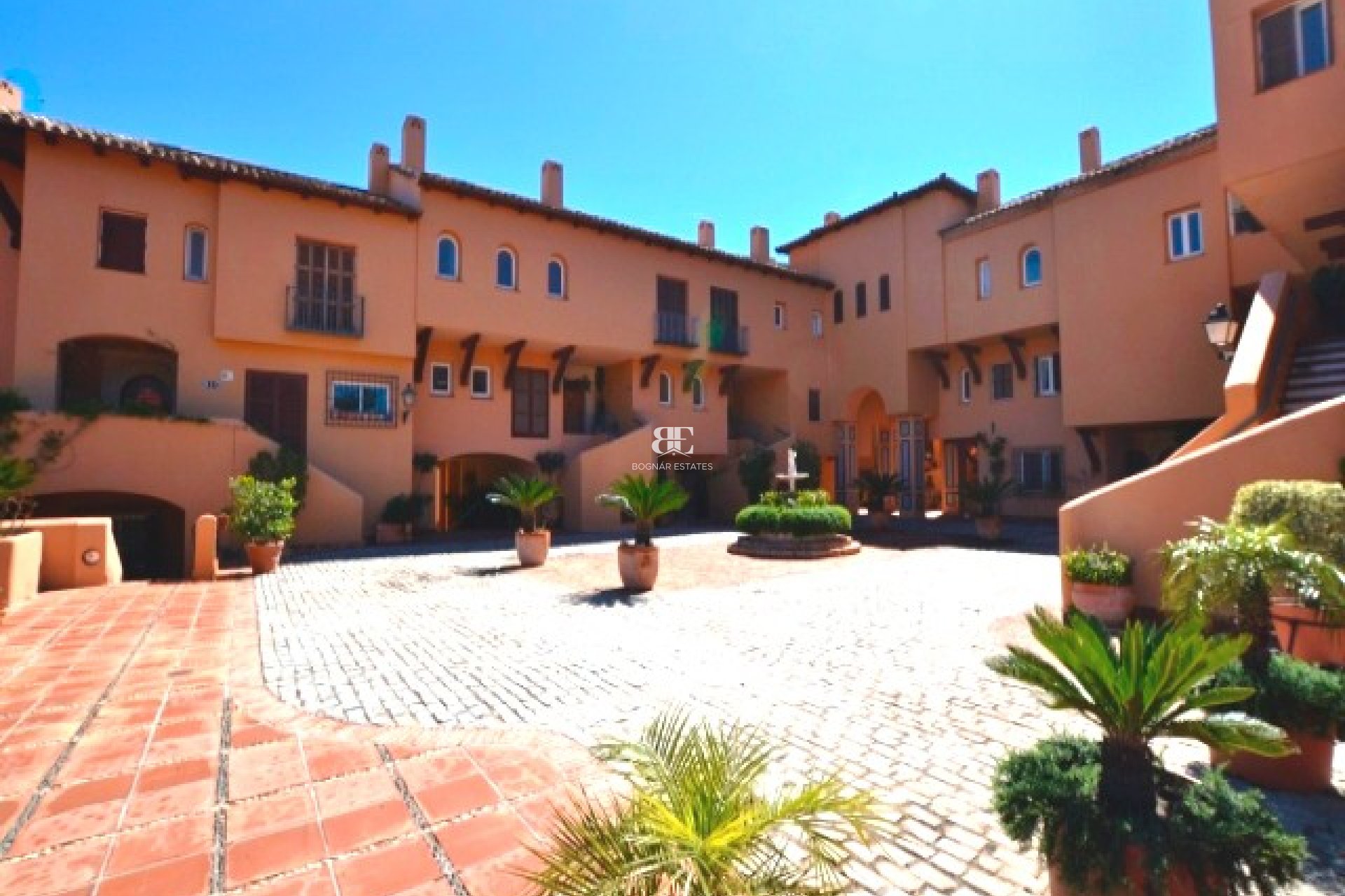 Herverkoop - apartment -
Marbella - Nueva Andalucía