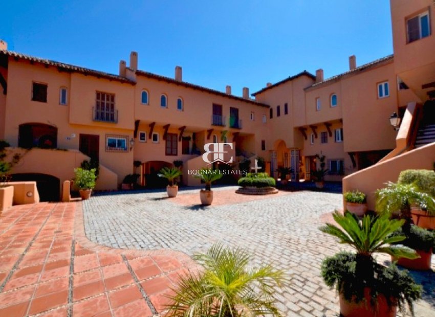 Herverkoop - apartment -
Marbella - Nueva Andalucía