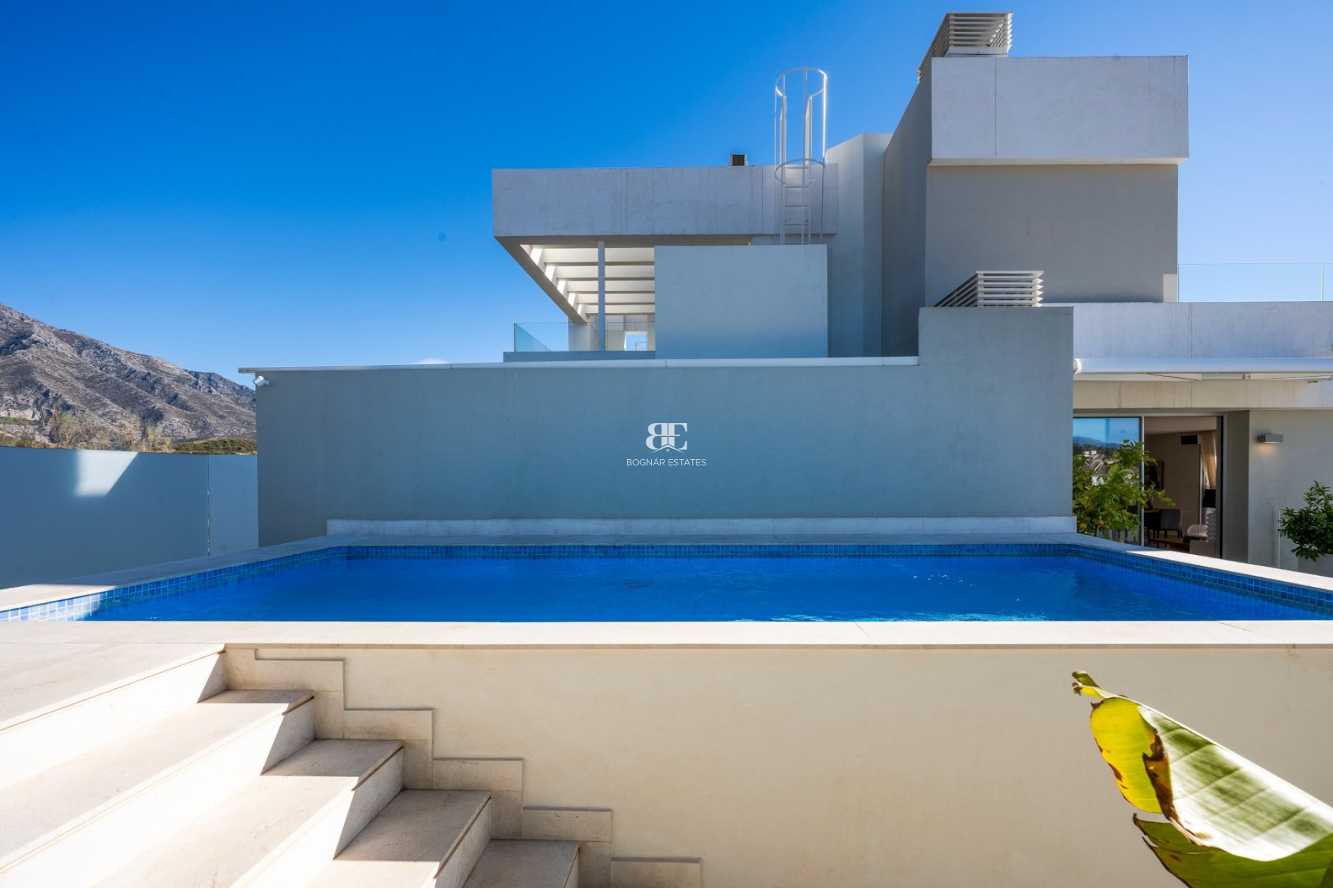 Herverkoop - apartment -
Marbella - Nueva Andalucía