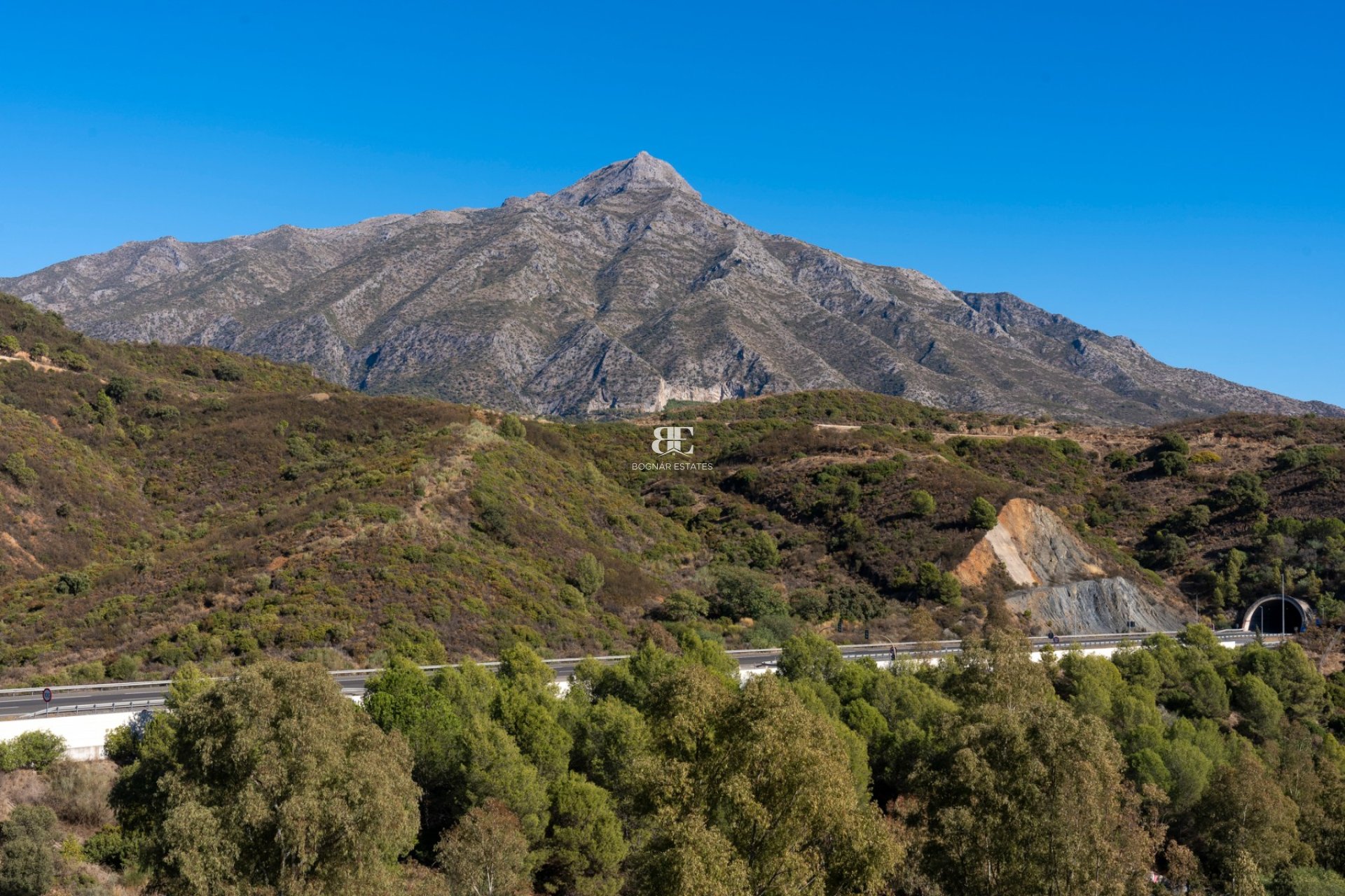 Herverkoop - apartment -
Marbella - Nueva Andalucía