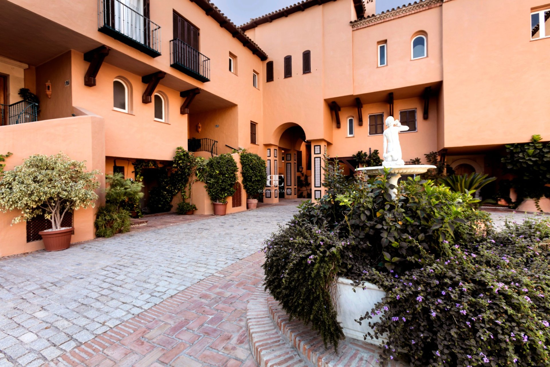 Herverkoop - apartment -
Marbella - Nueva Andalucía