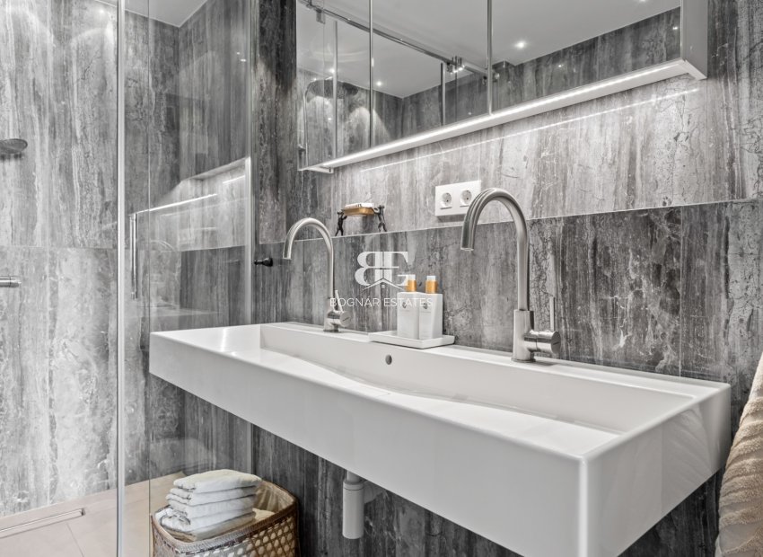 Herverkoop - apartment -
Marbella - Nueva Andalucía
