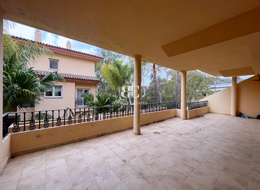 Herverkoop - apartment -
Marbella - Nueva Andalucía
