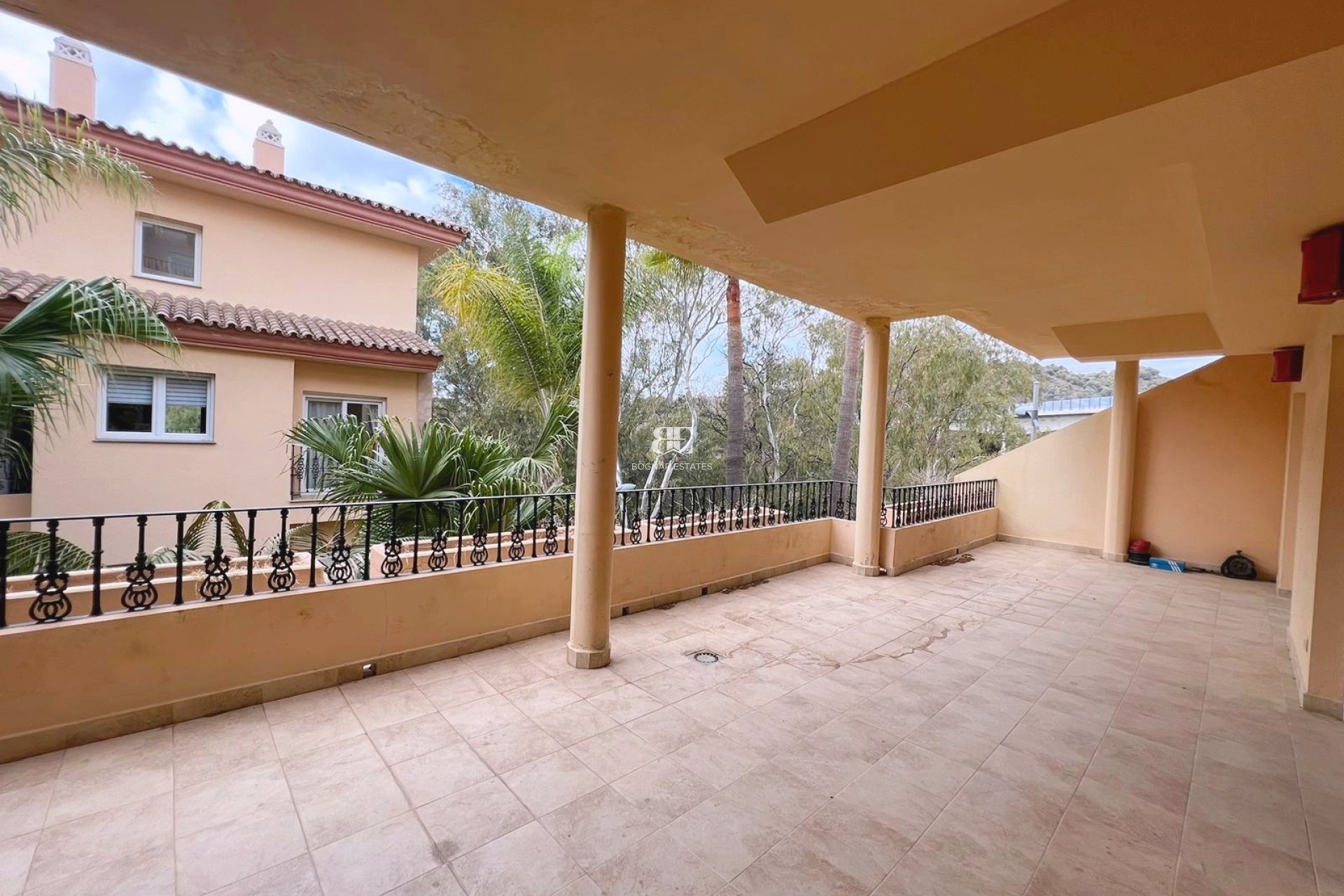Herverkoop - apartment -
Marbella - Nueva Andalucía