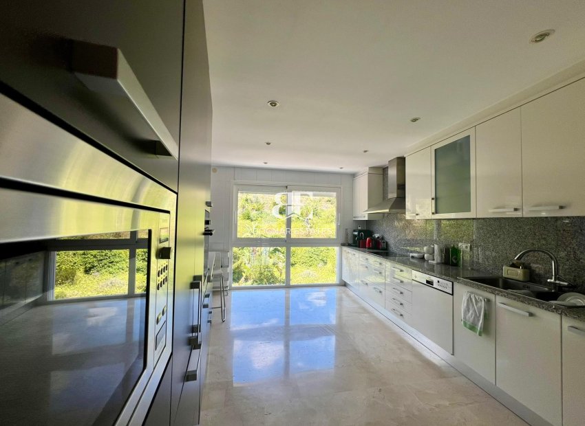 Herverkoop - apartment -
Marbella - Nueva Andalucía