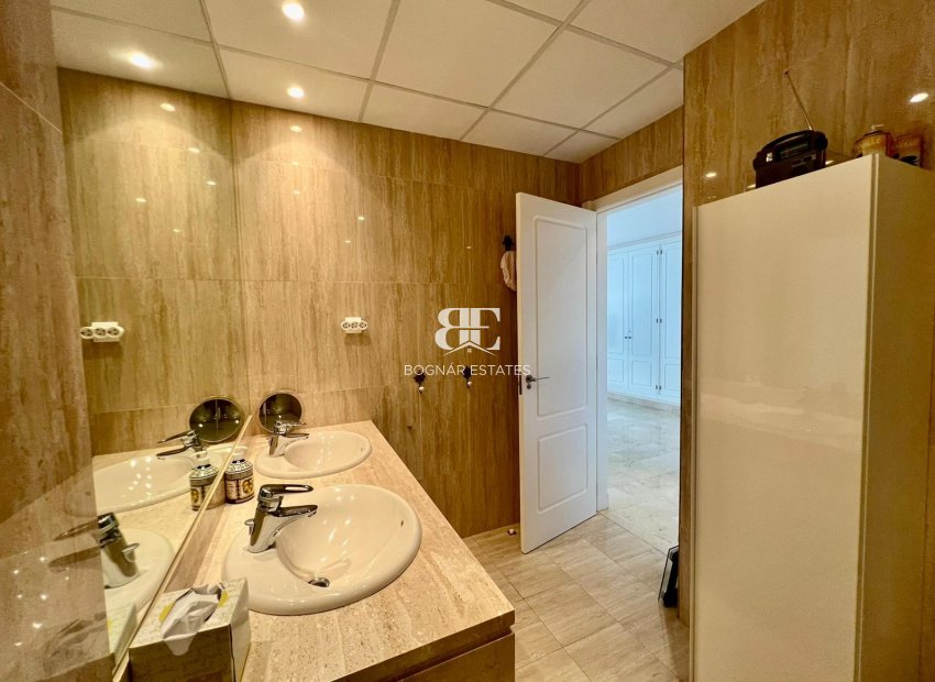 Herverkoop - apartment -
Marbella - Nueva Andalucía