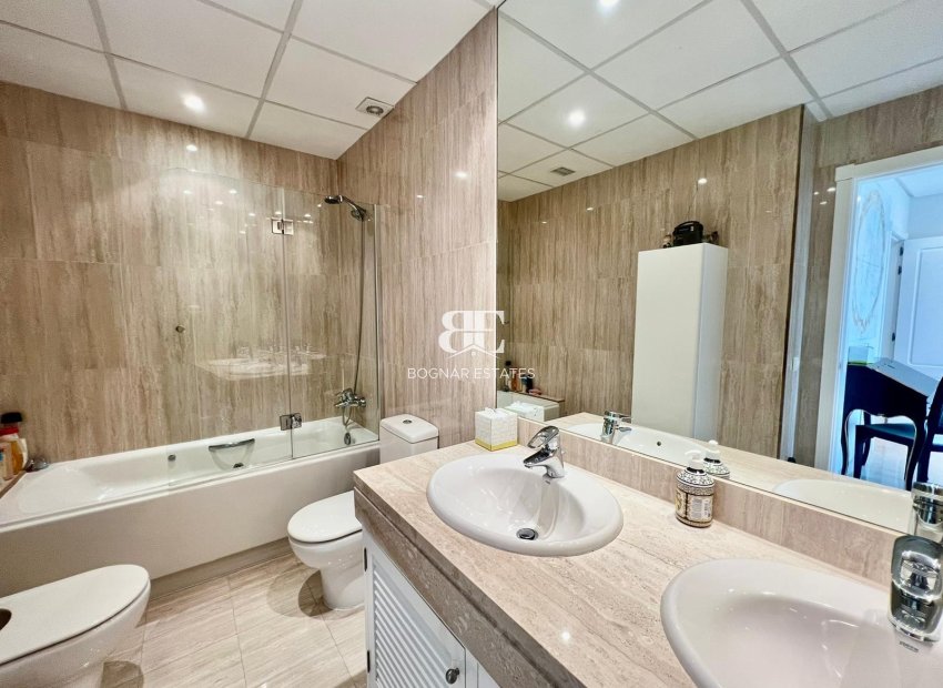 Herverkoop - apartment -
Marbella - Nueva Andalucía