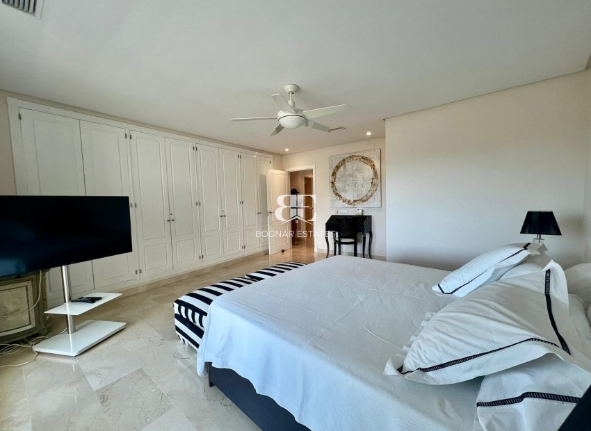 Herverkoop - apartment -
Marbella - Nueva Andalucía