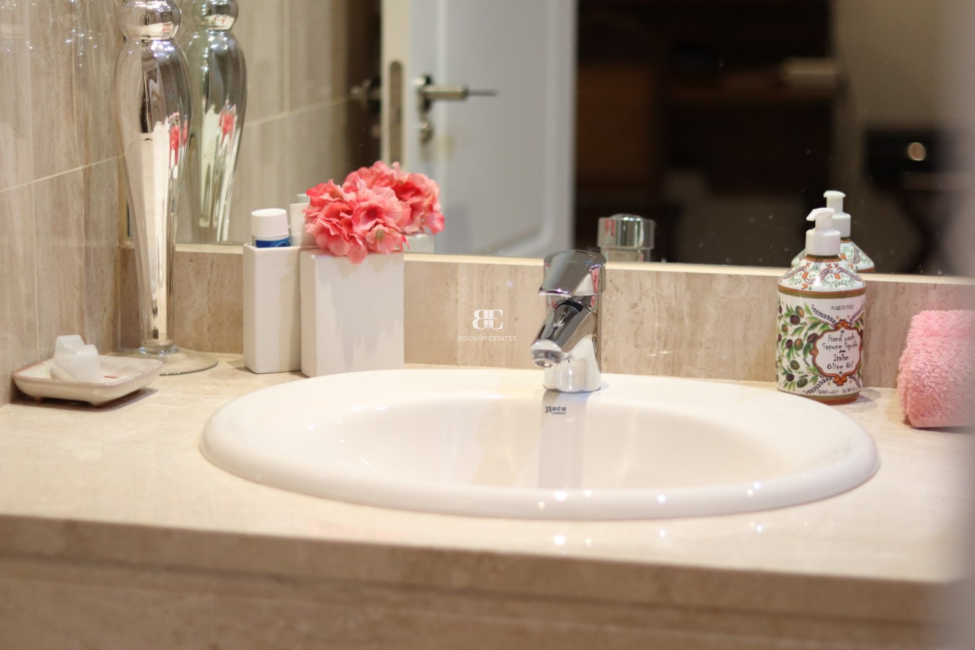 Herverkoop - apartment -
Marbella - Nueva Andalucía